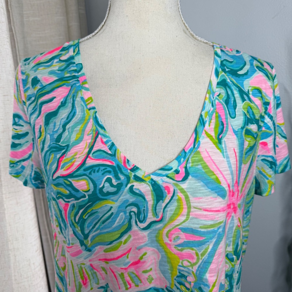 Lilly‎ Pulitzer Etta V Neck T Shirt Short Sleeve One in a Melon Pink Blue Medium - Picture 4 of 10